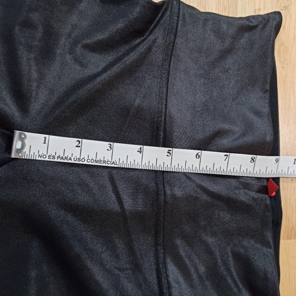 SPANX Womens XS Faux Leather Leggings in Black Pull On Shapewear Stretchin - Picture 12 of 12